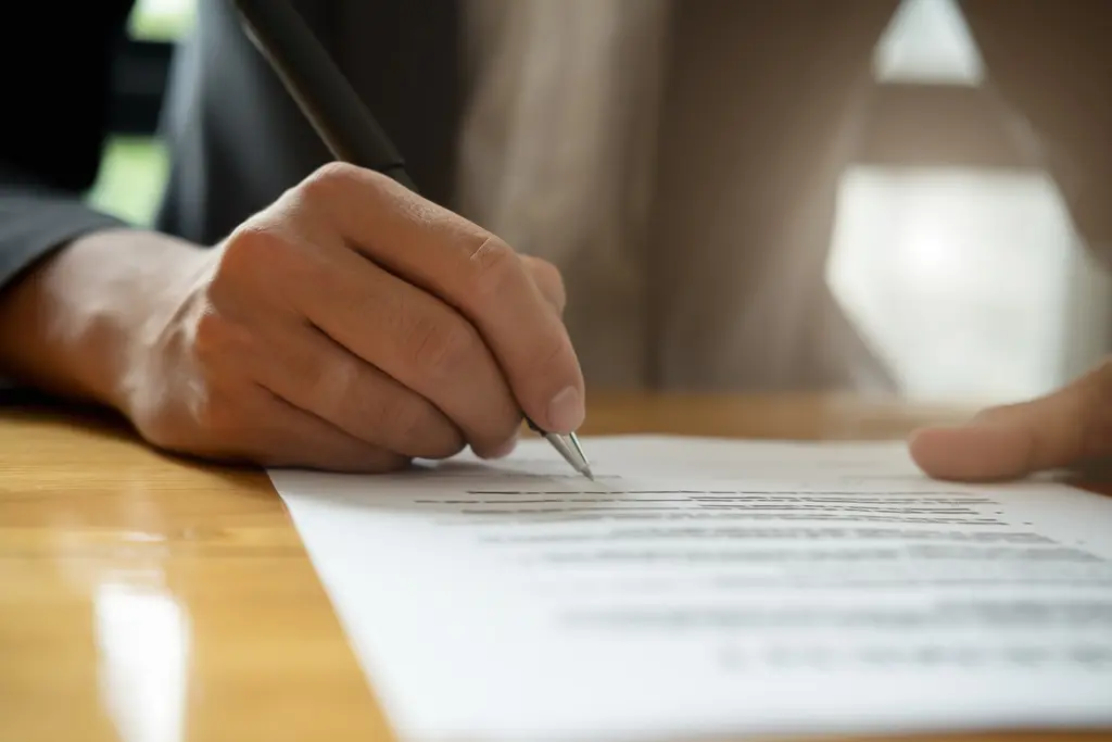 Signing a contract: legal advice for companies, trademark registration and incorporation in Peru